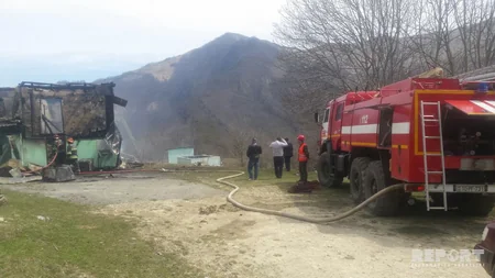 В Губе подожгли дом директора школы