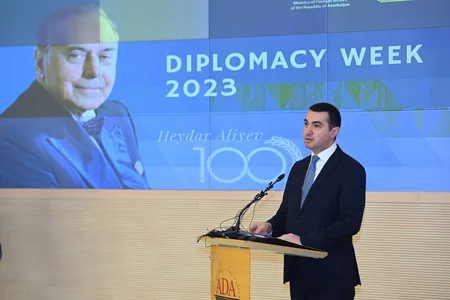 Bakıda Diplomatiya Könüllüləri üçün diplomatiya həftəsi təşkil olunub