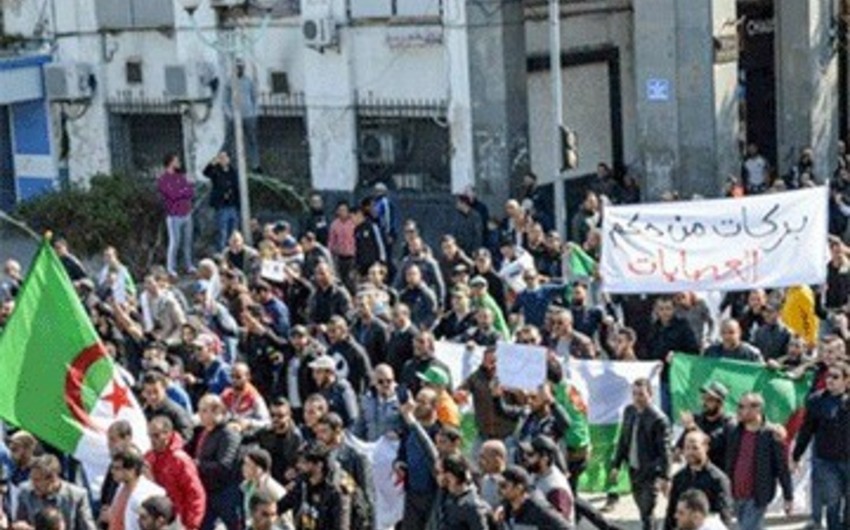 Əlcəzair müxalifəti Prezidentin istefasını tələb edir
