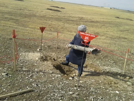 ANAMA: ​Tərtərdə 1 ədəd top mərmisi və Qrad raketinin mühərrik hissəsi aşkar olunub
