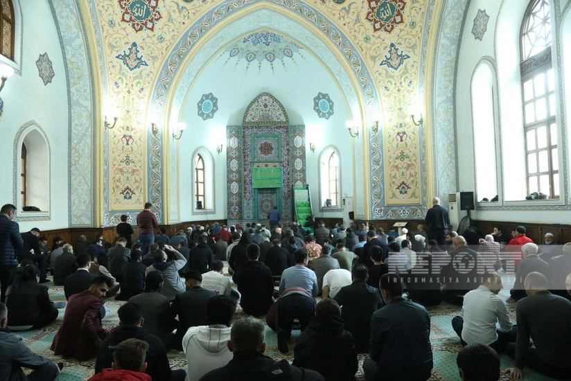 В Баку совершен праздничный намаз