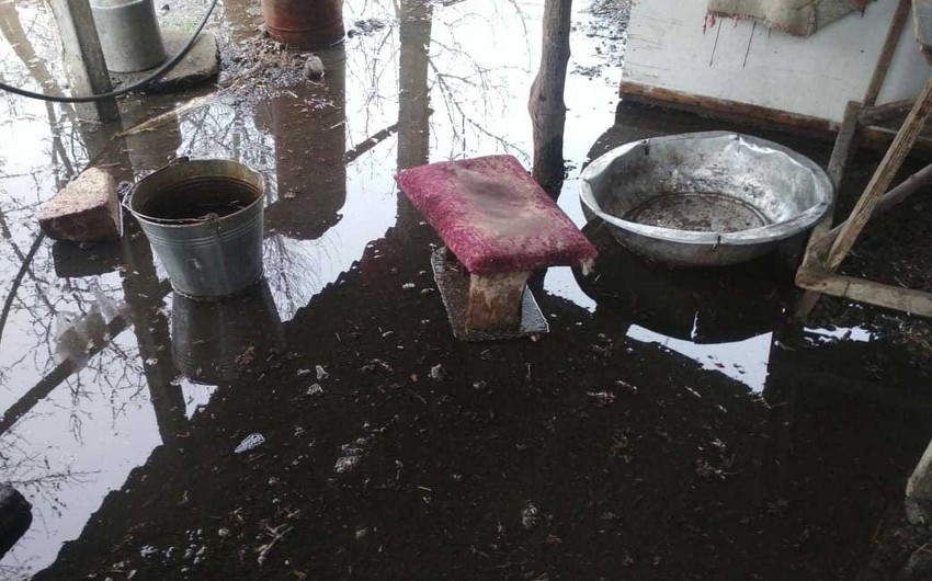 Bərdədə məcburi köçkünlərin evlərini su basıb - VİDEOREPORTAJ
