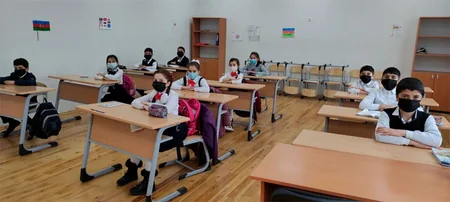 Üzü sipərli müəllimlər, maskalı şagirdlər  - FOTOREORTAJ