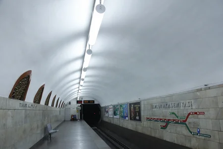 “Elmlər Akademiyası” metro stansiyasında yeni işıqlanma sistemi qurulub