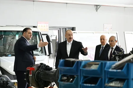Prezident İlham Əliyev Sumqayıt Kimya Sənaye Parkında bir sıra müəssisələrin açılışını edib