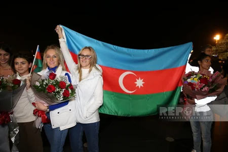 Avropa çempionatında uğurla çıxış etmiş gimnastlar Vətənə qayıdıblar