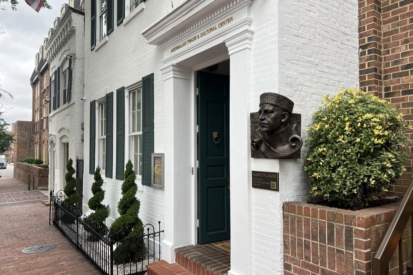 В США состоялось открытие барельефа Гусейна Джавида