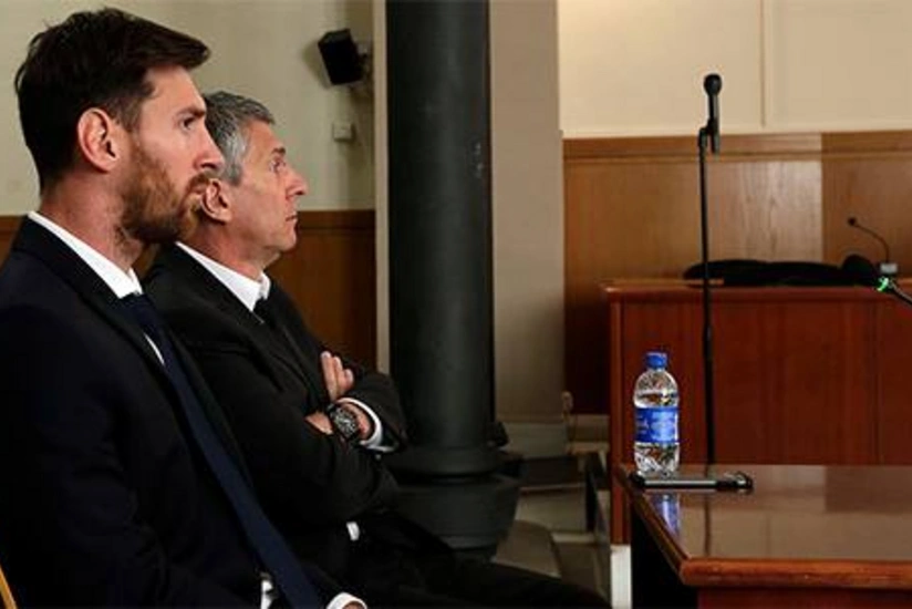 Месси с отцом приговорены к 21 месяцу тюрьмы