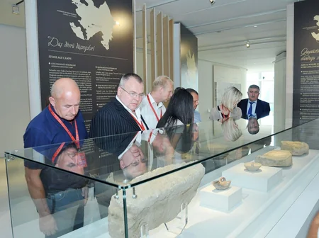 Avropa paytaxt polis rəisləri Heydər Əliyev Mərkəzi ilə tanış olublar - FOTO