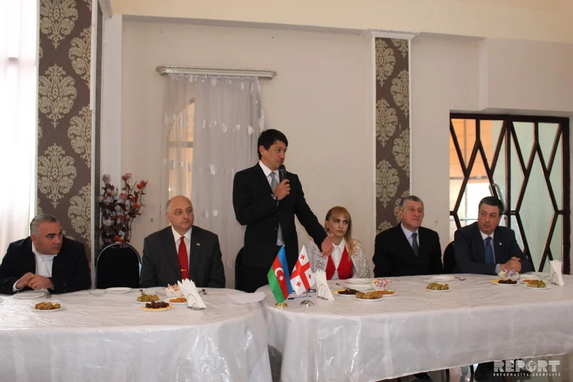 Fuad Muradov Gürcüstanda Azərbaycan icmasını narahat edən məsələlərlə tanış olub