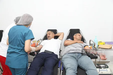 Allahşükür Paşazadə qan verib