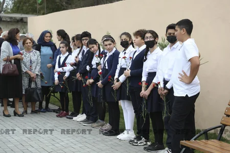 Bakıda üç şəhidin xatirə lövhəsinin açılışı olub