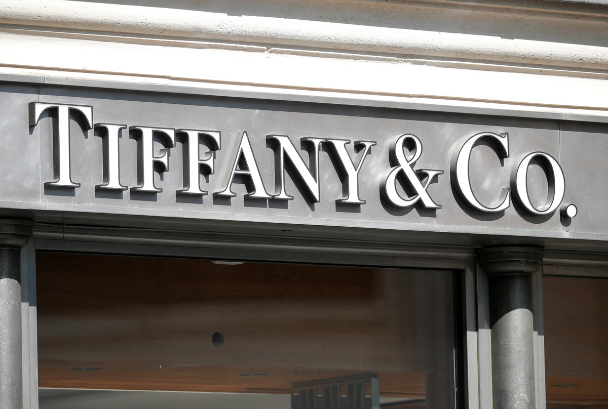 Tiffany halts purchasing diamonds of Russian origin