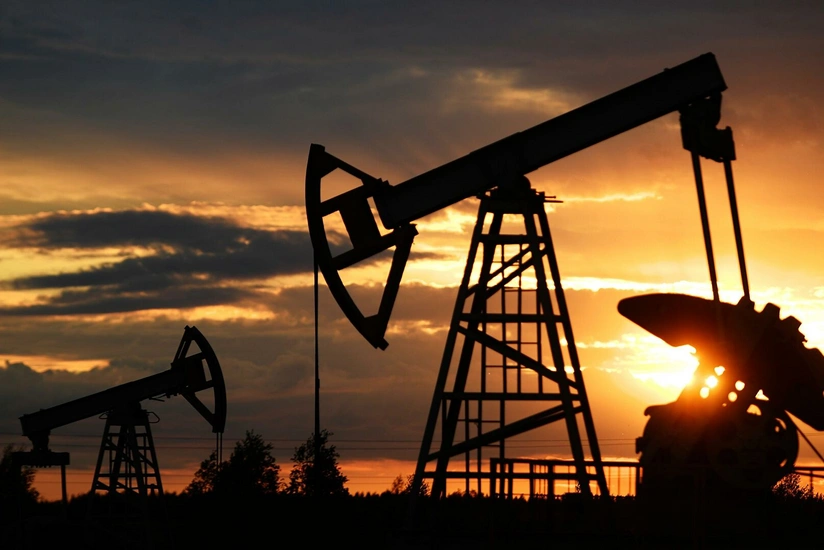 Цены на нефть умеренно снизились в начале пятничных торгов