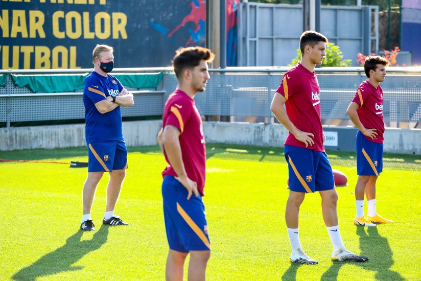 Ronald Kuman 2 futbolçunu Barselonadan kənarlaşdırdı