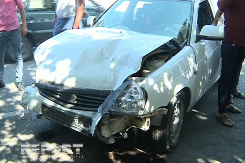 В Мингячевире сотрудник полиции попал в аварию
