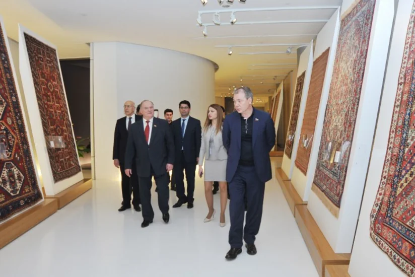 Rusiyalı ​deputat Gennadi Züqanov Heydər Əliyev Mərkəzində olub