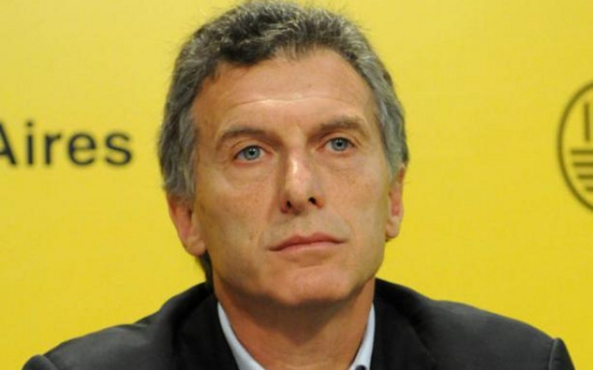 Argentina prezidentinin maşını daşa basılıb