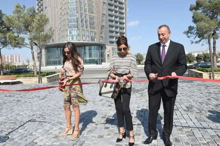Azərbaycan Prezidenti Xətai rayonunda yeni yaradılan park kompleksinin açılışında iştirak edib
