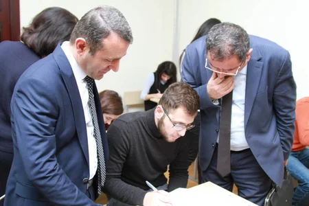 İctimaiyyət nümayəndələri Memarlıq və İnşaat Universitetində imtahan prosesini izləyib