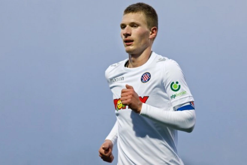 Mançester Siti 19 yaşlı futbolçu ilə müqavilə imzalayıb