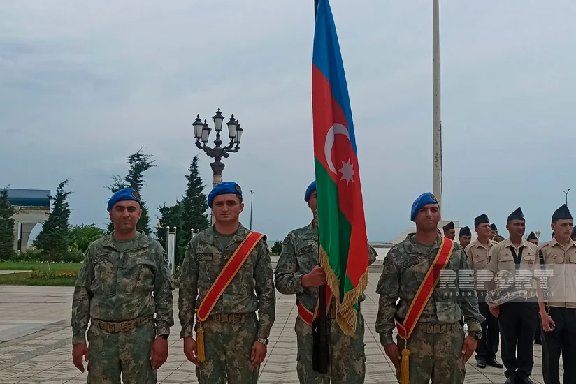 Sumqayıtda hərbçilərin təntənəli yürüşü keçirilib
