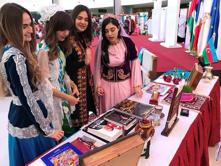 Azərbaycan BƏƏ-də keçirilmiş beynəlxalq mədəniyyət və kulinariya festivalında təmsil olunub