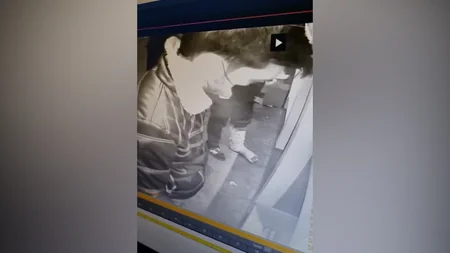 Təqaüdçülərə kömək etmək adı ilə pulunu çıxarıb oğurlayan şəxslər saxlanılıb