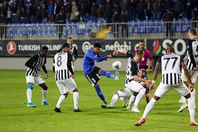  Qarabağ Neftçiyə böyük hesabla qalib gəldi