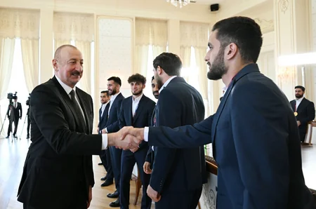 Президент Ильхам Алиев принял членов сборной Азербайджана по мини-футболу