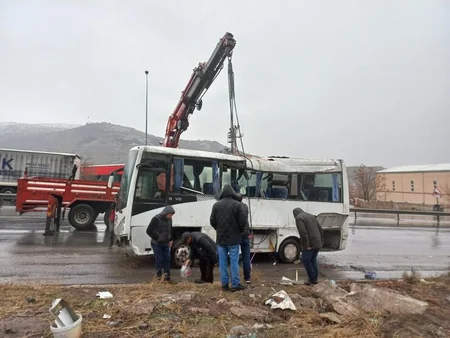 Türkiyədə avtobus qəzaya uğrayıb, 25 nəfər yaralanıb