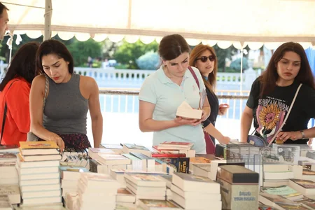 Dənizkənarı Milli Parkda “Oxuyan gələcək” adlı kitab sərgisi təşkil edilib