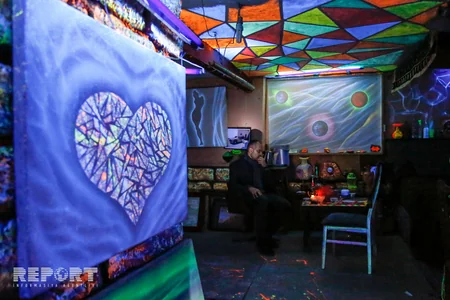 Pictures shining in ultraviolet lamps' light- PHOTOS