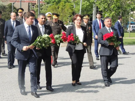 Qəbələdə Azərbaycan, Gürcüstan və Türkiyə müdafiə nazirlərinin görüşü başlayıb - FOTO