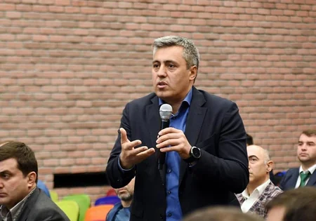 Fərid Qayıbov milli federasiyaların nümayəndələri ilə görüşüb