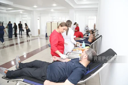 Allahşükür Paşazadə qan verib