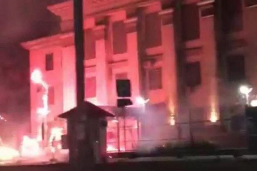 В Киеве неизвестные напали на российское посольство