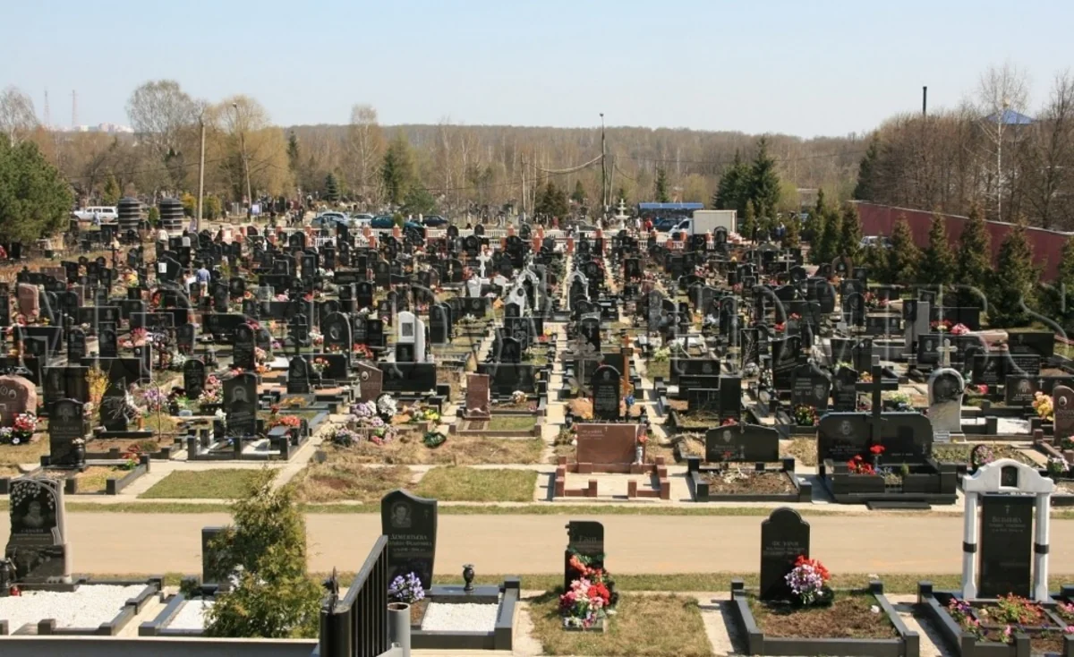 Fences around graves and gravestone at height above 1 meter no longer permitted