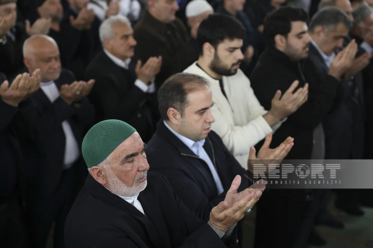 В мечети Тезепир совершен праздничный намаз