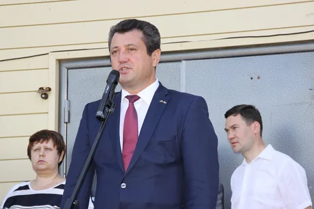 Ulyanovskda Heydər Əliyevin adını daşıyan orta məktəbdə ümummilli liderin xatirə lövhəsinin açılışı olub