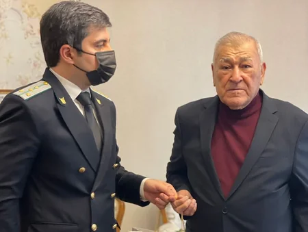 Baş Prokurorluğun əməkdaşları veteran Firudin Məmmədovu ziyarət ediblər