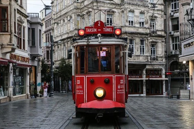 Türkiyədə həftəsonu küçəyə çıxma qadağası ləğv edildi