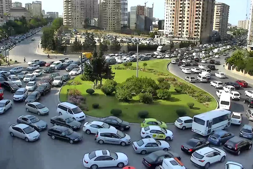 Bakıda körpünün üstündə qəza olub, yollarda sıxlıq yaranıb