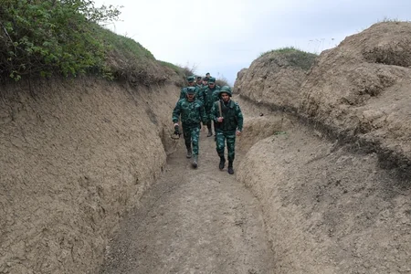 Elchin Guliyev checks combat activity of checkpoints on the border with Armenia