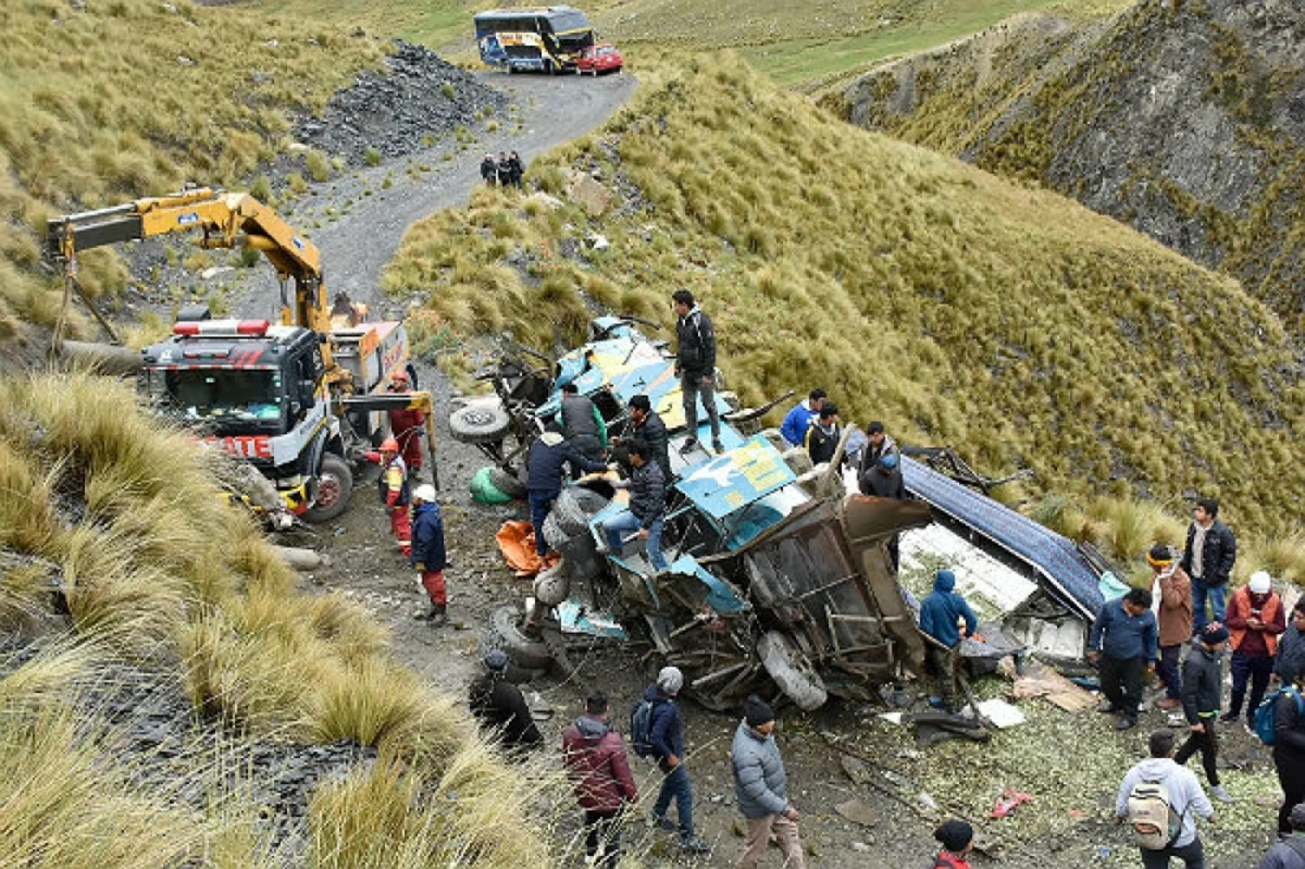Boliviyada avtobus dərəyə aşıb, azı 31 nəfər ölüb