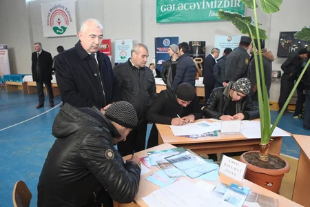 Nazir Nardarana gedib, qəsəbə sakinlərinə iş təklif olunub