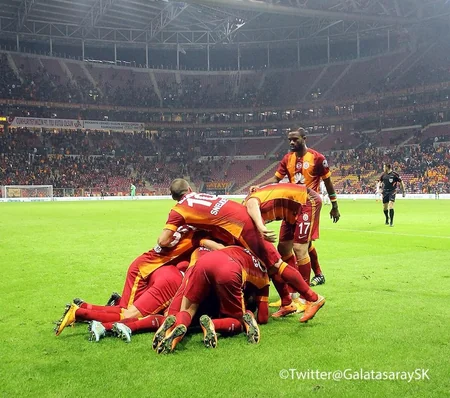 “Qalatasaray” liderliyə yüksəldi