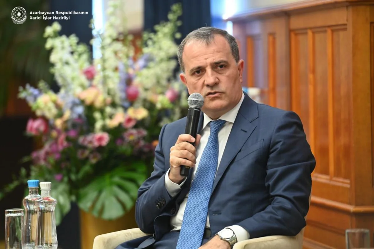 Azərbaycan XİN rəhbəri Macarıstan diplomatik nümayəndəlik rəhbərlərinin konfransında çıxış edib