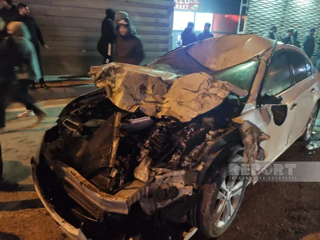 Bakıda zəncirvari yol qəzası olub, bir nəfər ölüb, dörd nəfər xəsarət alıb - YENİLƏNİB