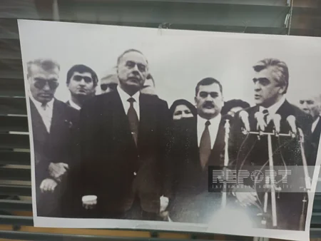 Türkiyəli deputat parlamentdəki iş otağında Azərbaycan guşəsi yaradıb